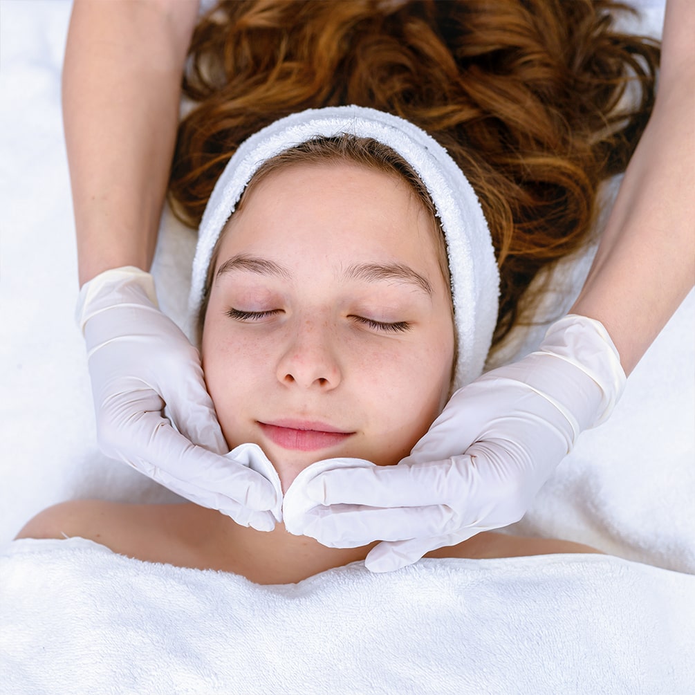 Deep Cleansing Facial min
